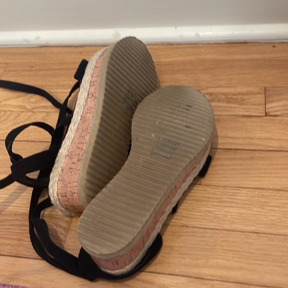 Retro Black Platform Wrap Sandals - Picture 4 of 4